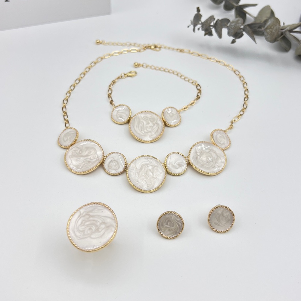 Elegant Gold and Cream Jewelry Set